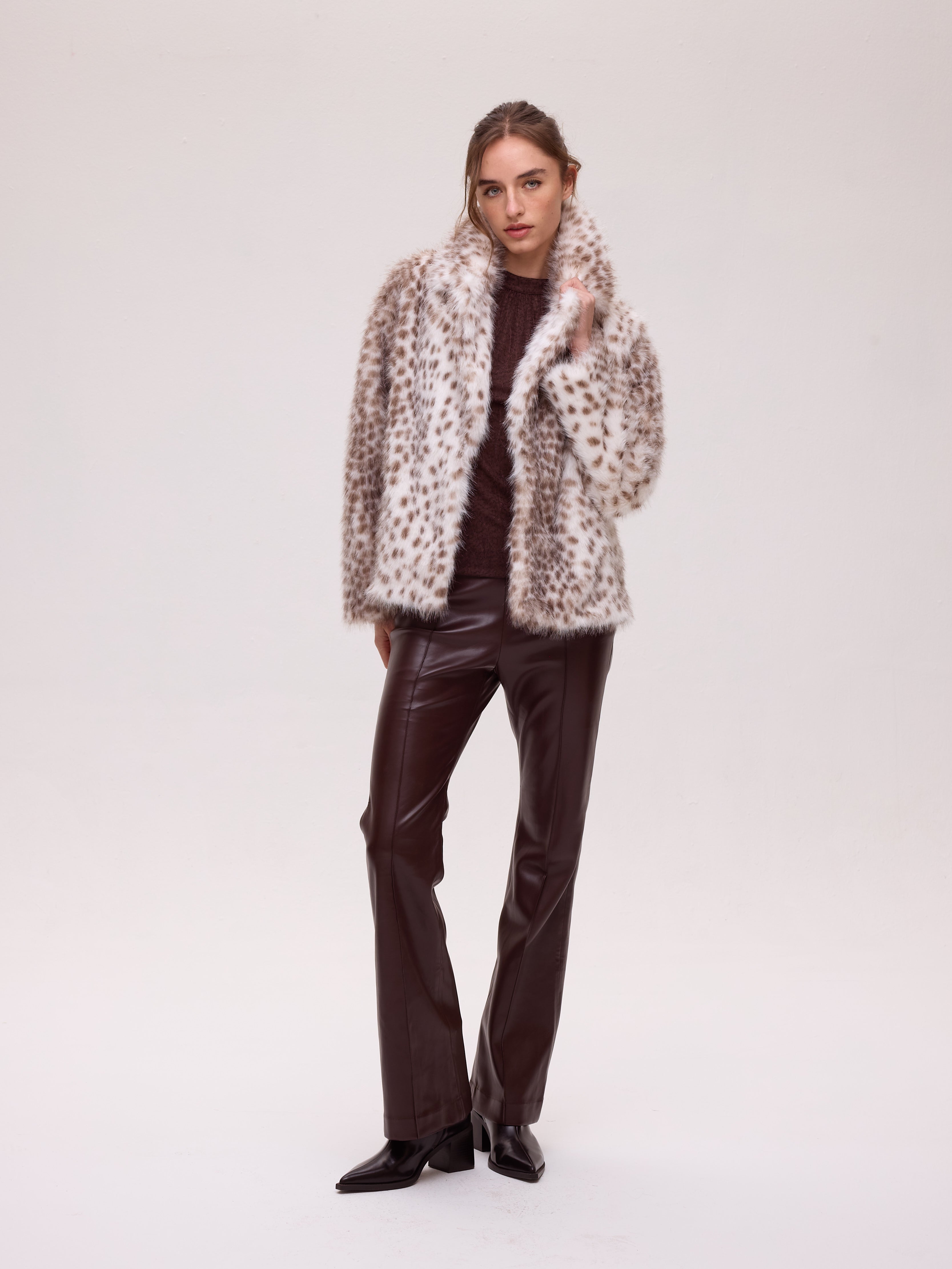 FREEWAY DOTS - Abrigo corto faux fur - Manchas
