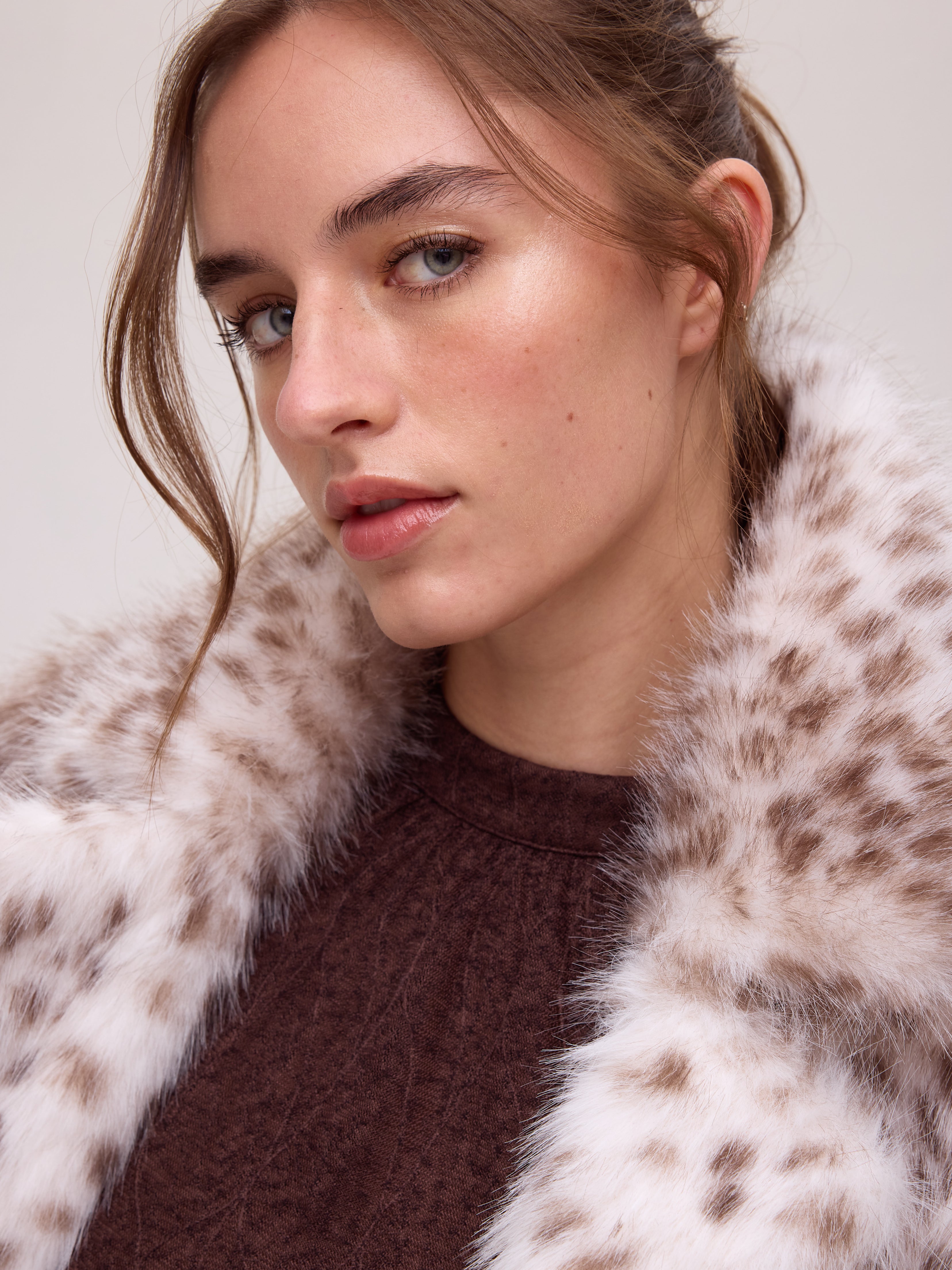 FREEWAY DOTS - Abrigo corto faux fur - Manchas