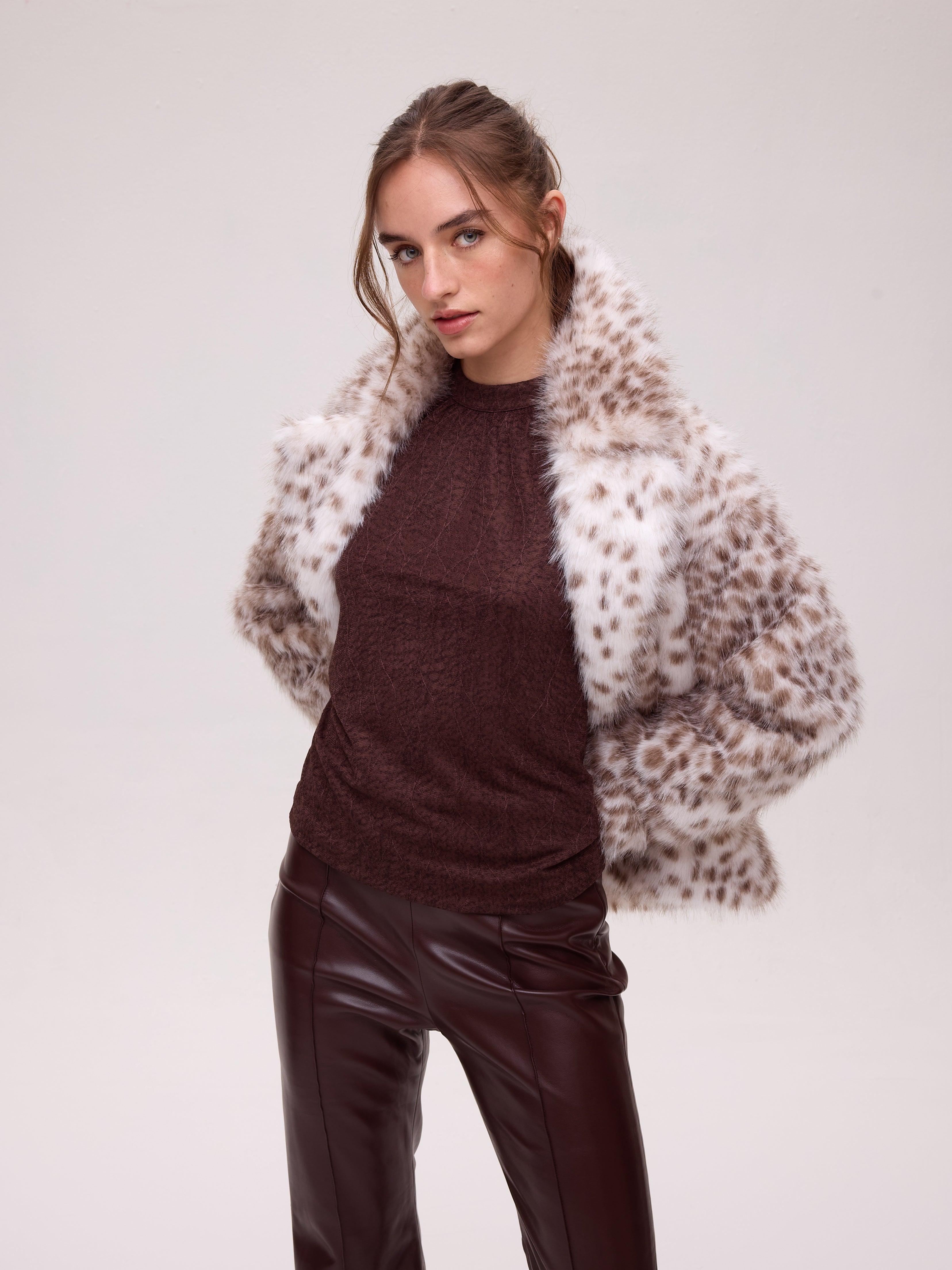 FREEWAY DOTS - Abrigo corto faux fur - Manchas