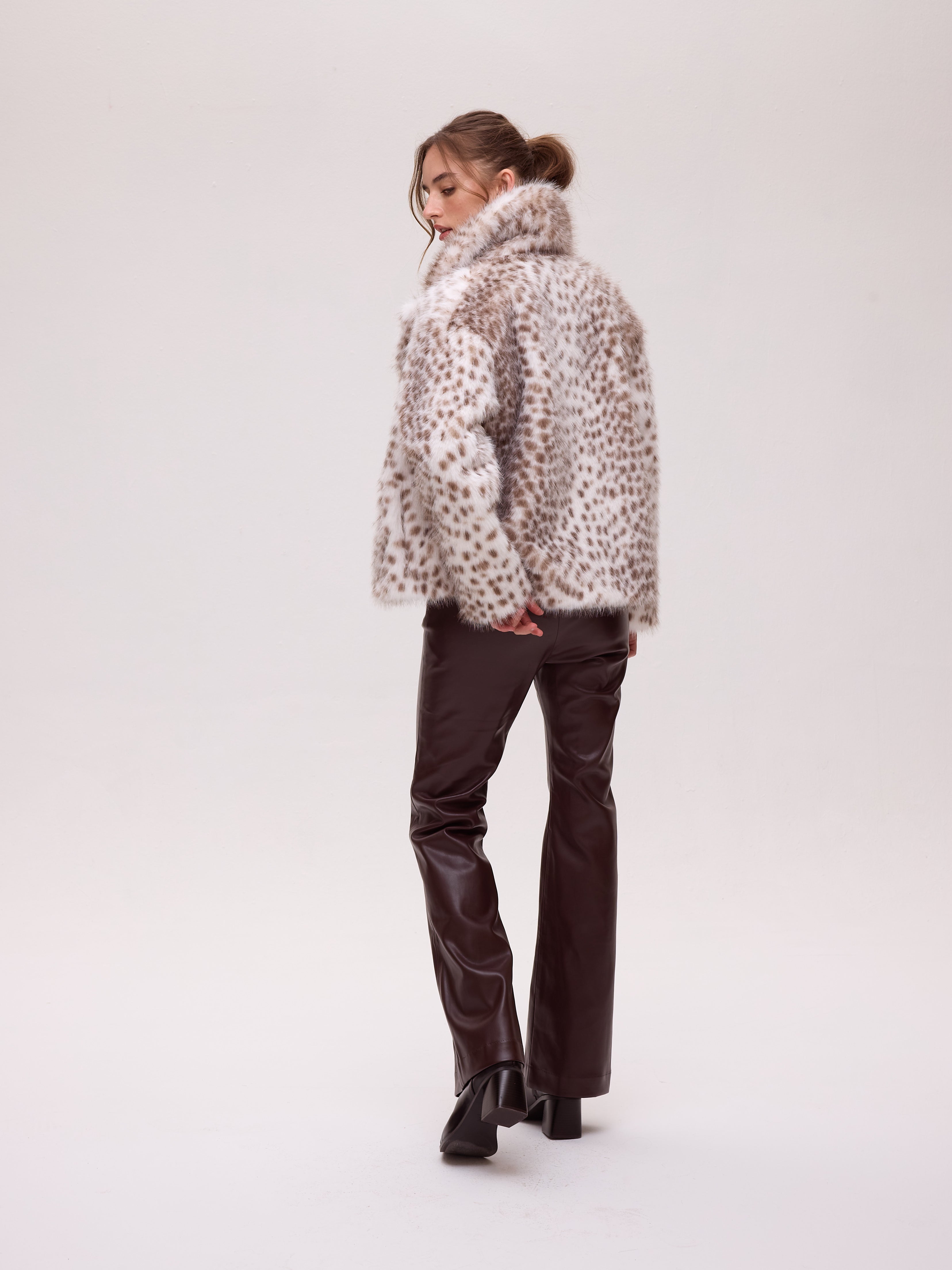 FREEWAY DOTS - Abrigo corto faux fur - Manchas