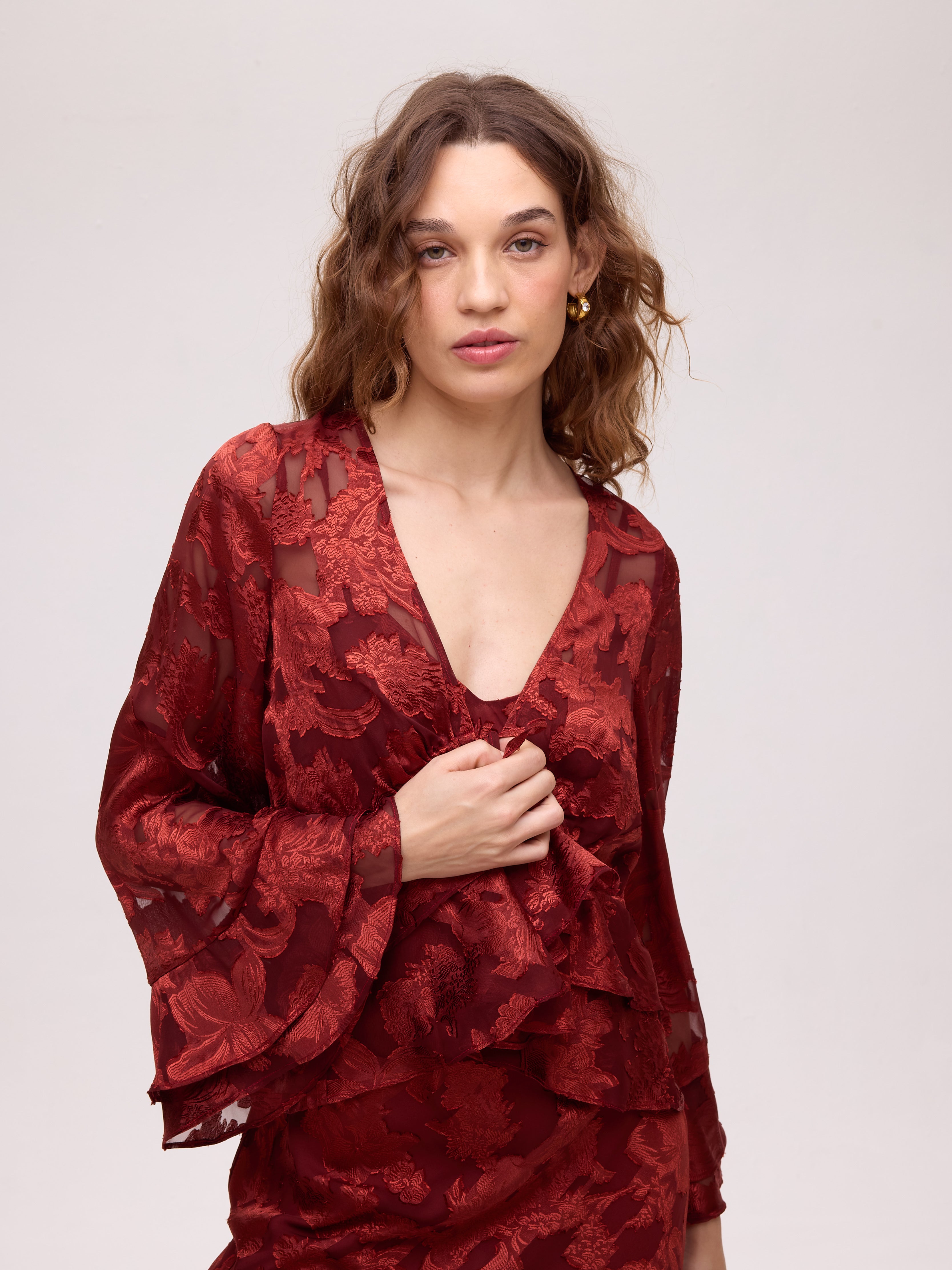 GRAZIA WINE TOP - Top jacquard volantes manga larga