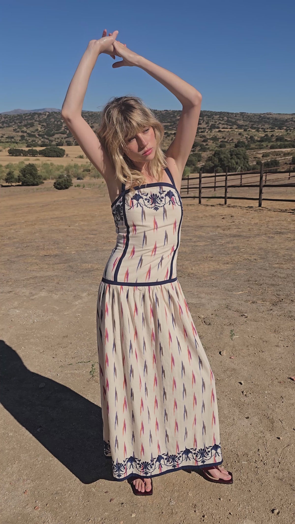 FRANCA IKAT - Vestido midi bordado