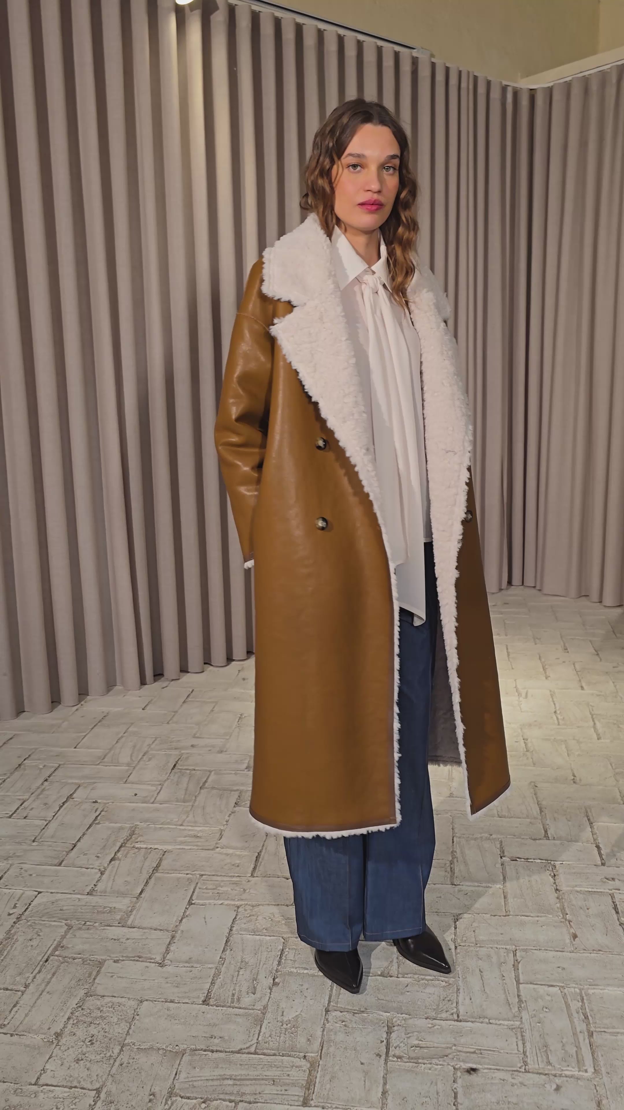 ZHIVAGO BROWN - Abrigo largo reversible - Ecopiel Marrón/ Pelo Blanco