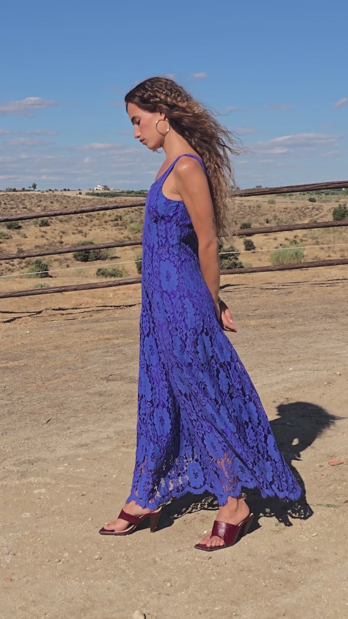 LORETTA BLUE - Vestido midi encaje floral azul
