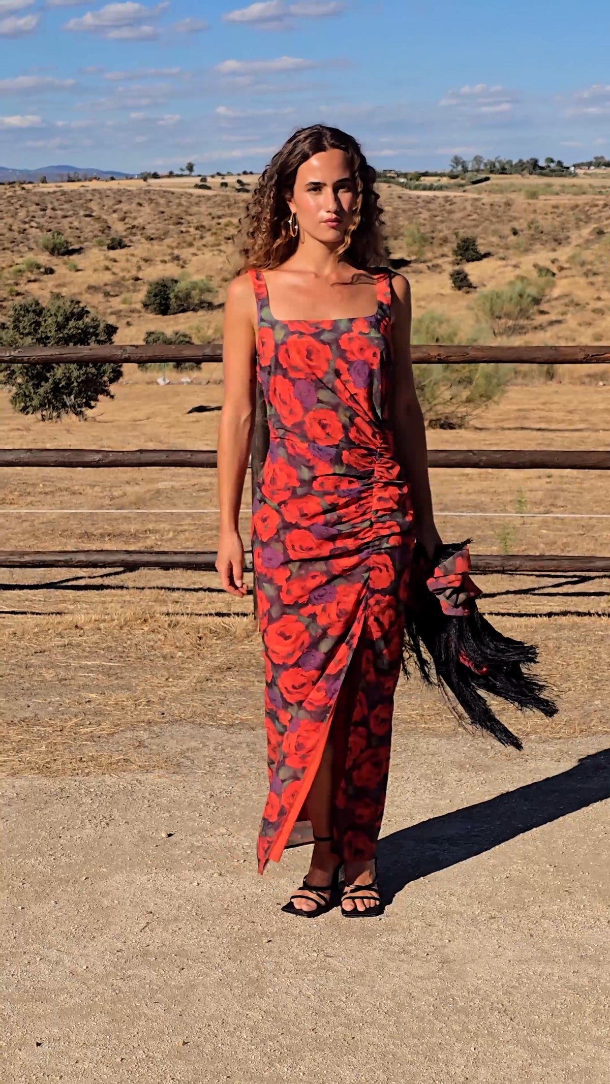 ALLEGRA ROSES - Vestido floral de gasa escote cuadrado