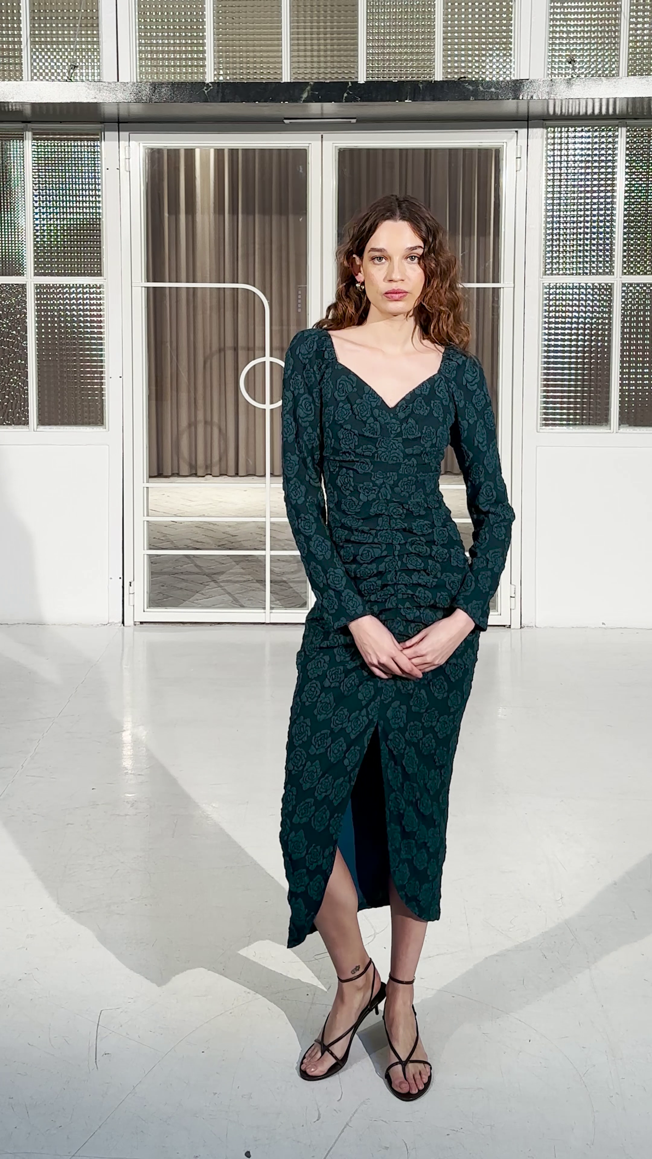 CLOUD - Vestido midi damasco flores . Verde azulado