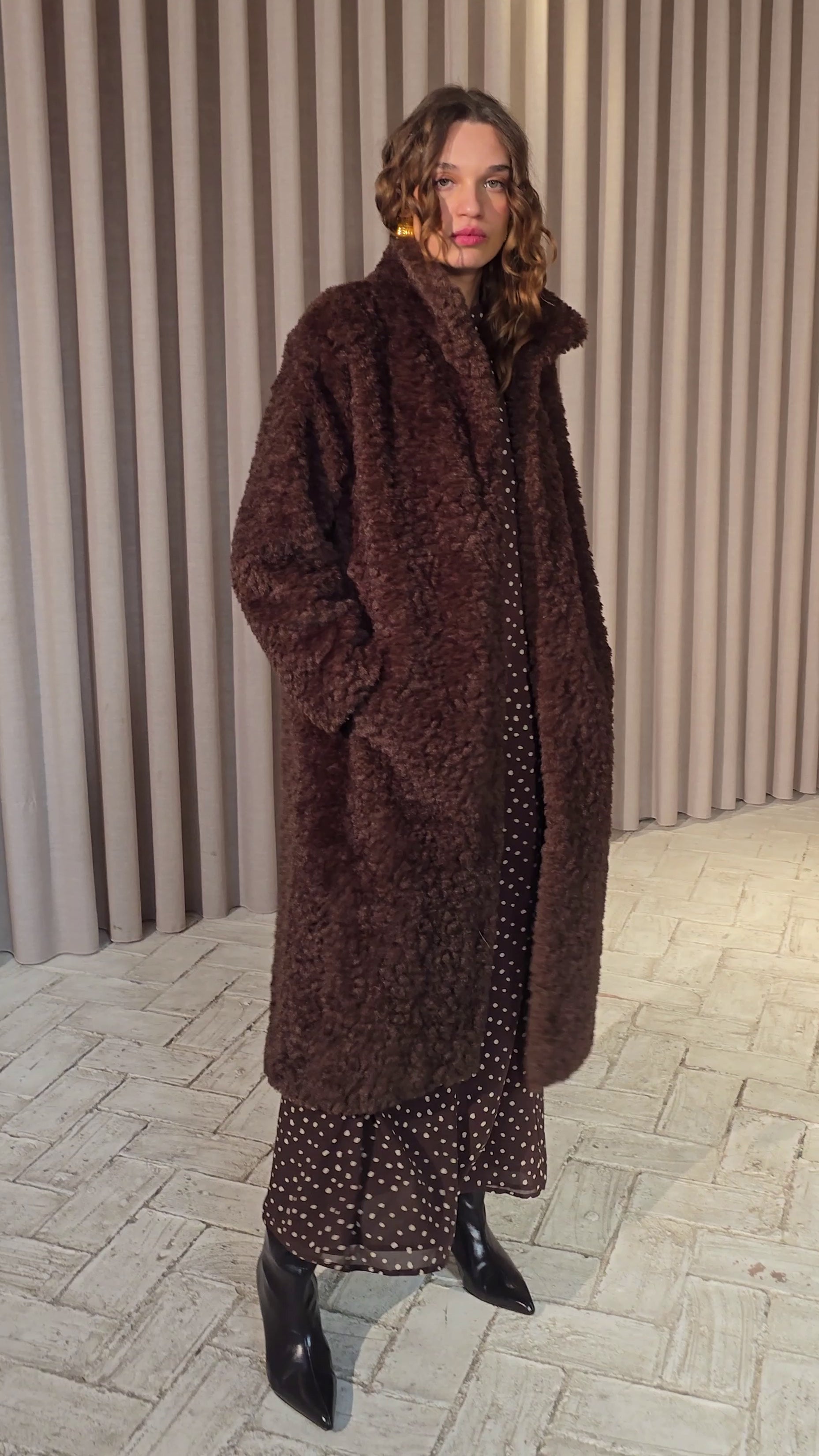 SUMMIT BROWN - Vestido amplio gasa lunares marrón