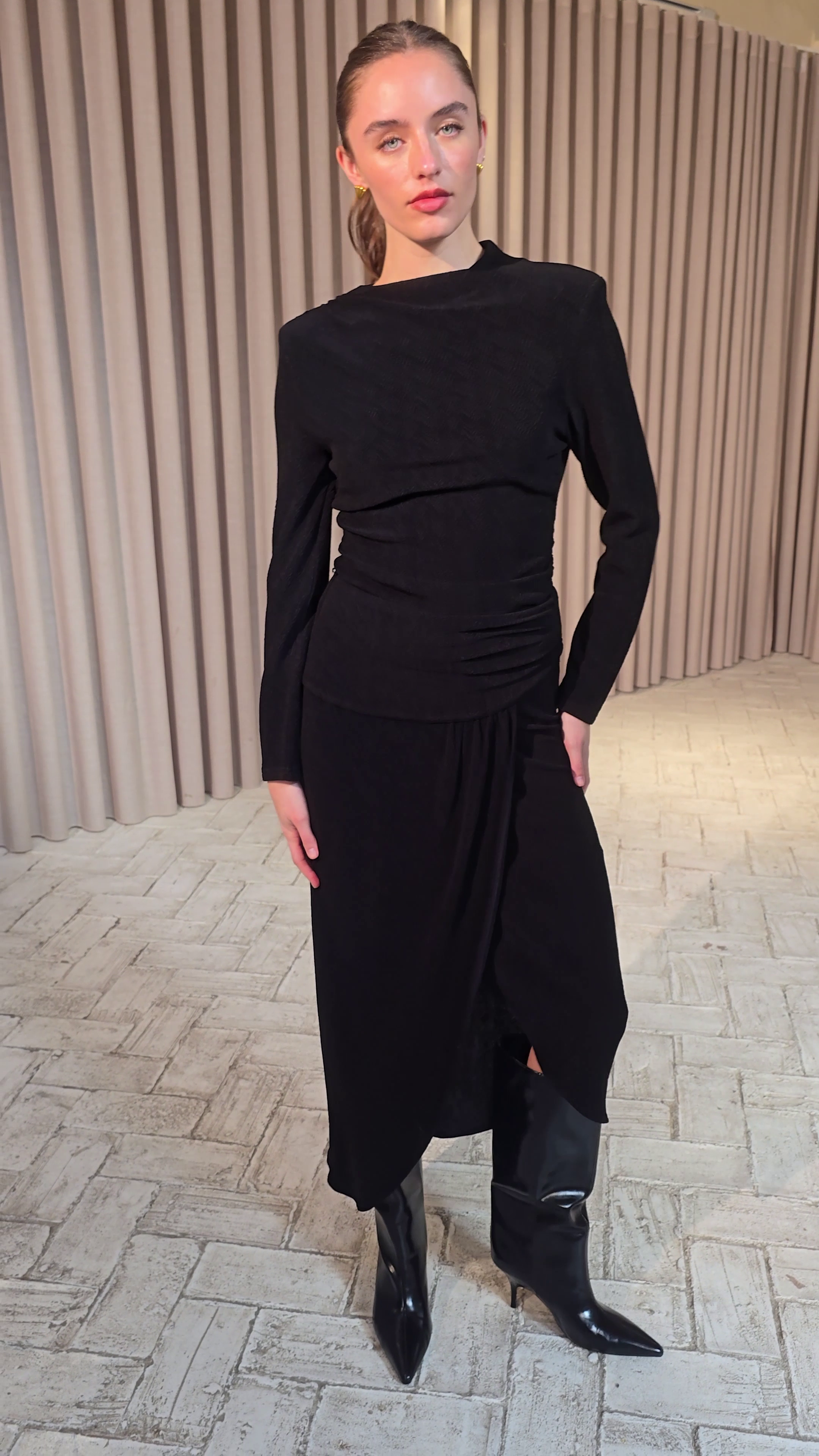 ALBA BLACK - Falda midi drapeada punto negro