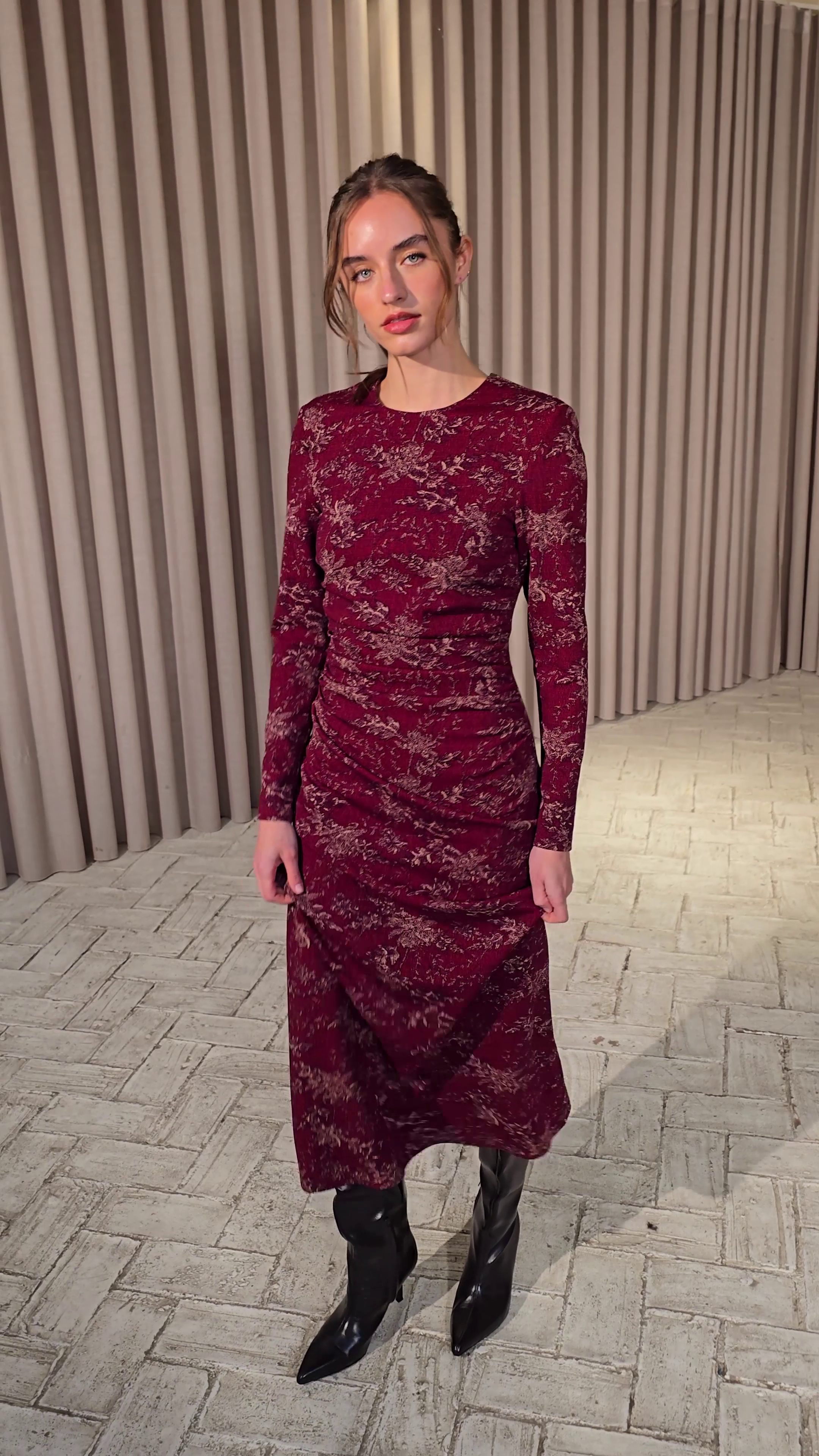 WHISPER PRINT - Vestido punto floral corte en la cadera