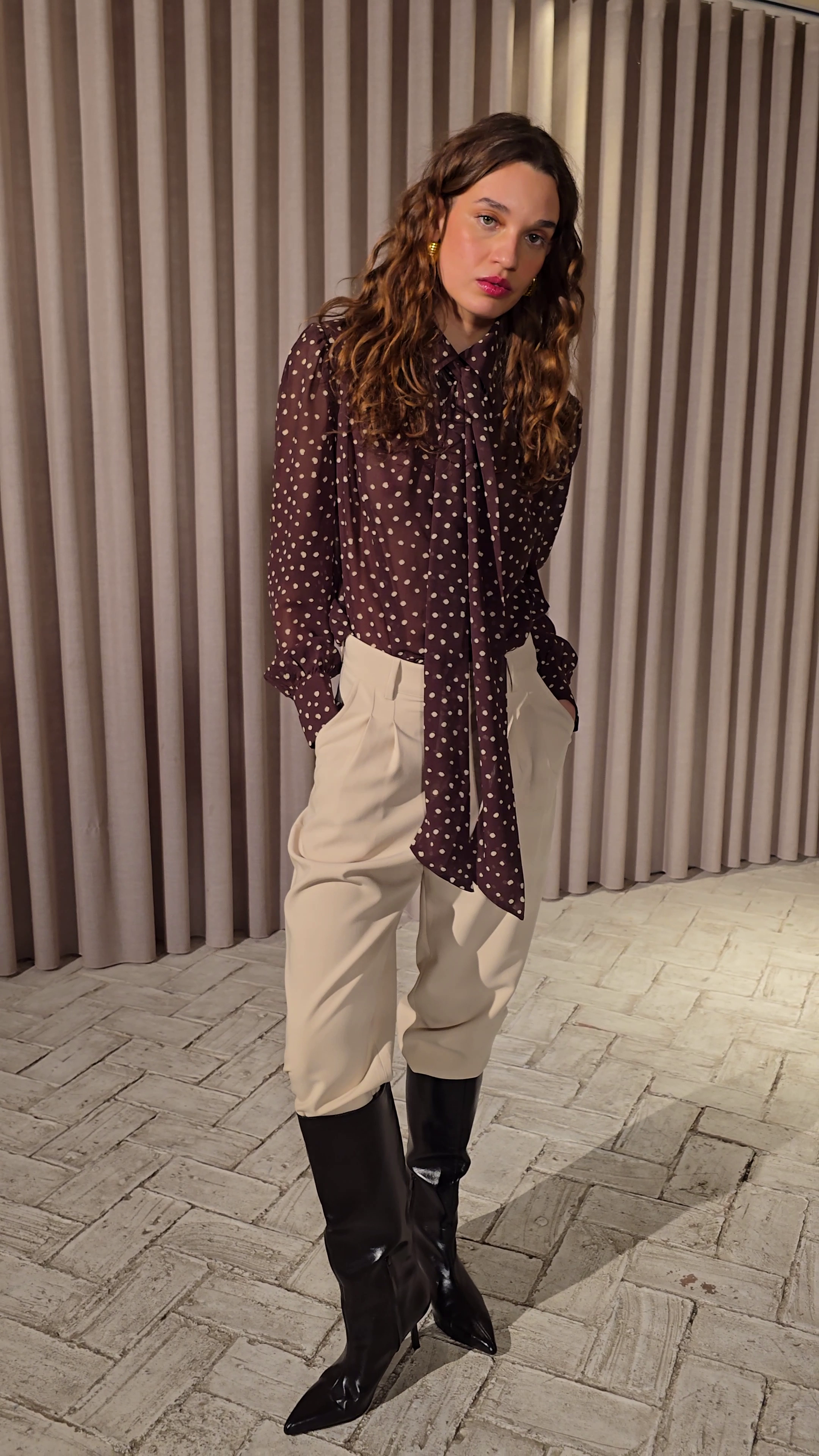 ALLURE DOTS - Camisa gasa dots color marrón