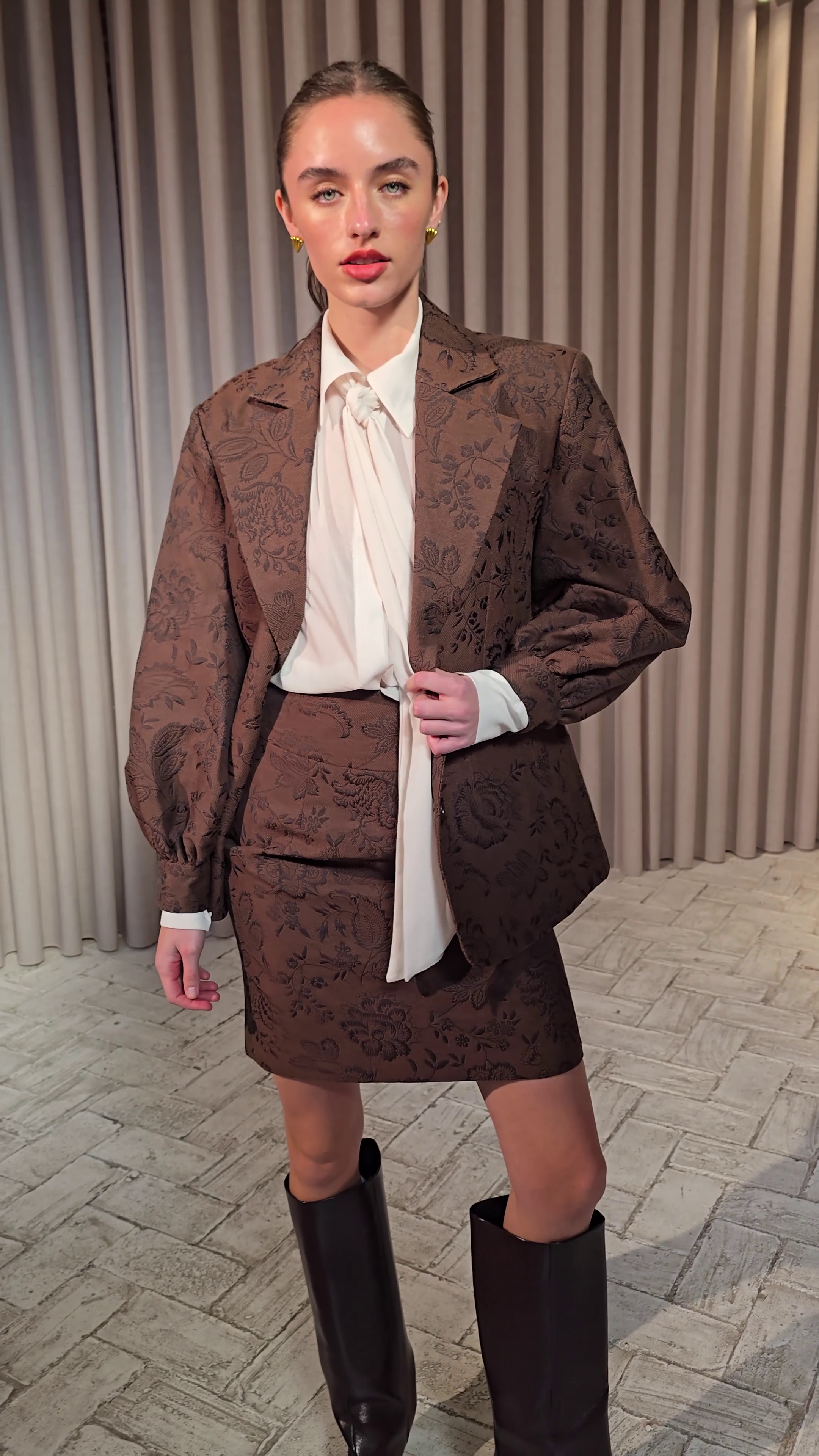 SHELTER BROWN - Blazer damasco bordado flores marrón